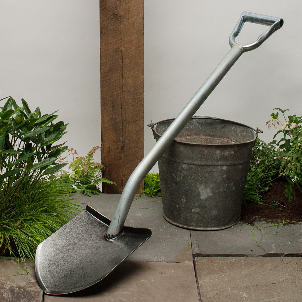 Pointed Shovel with Heat-Treated Alloy Steel Blade